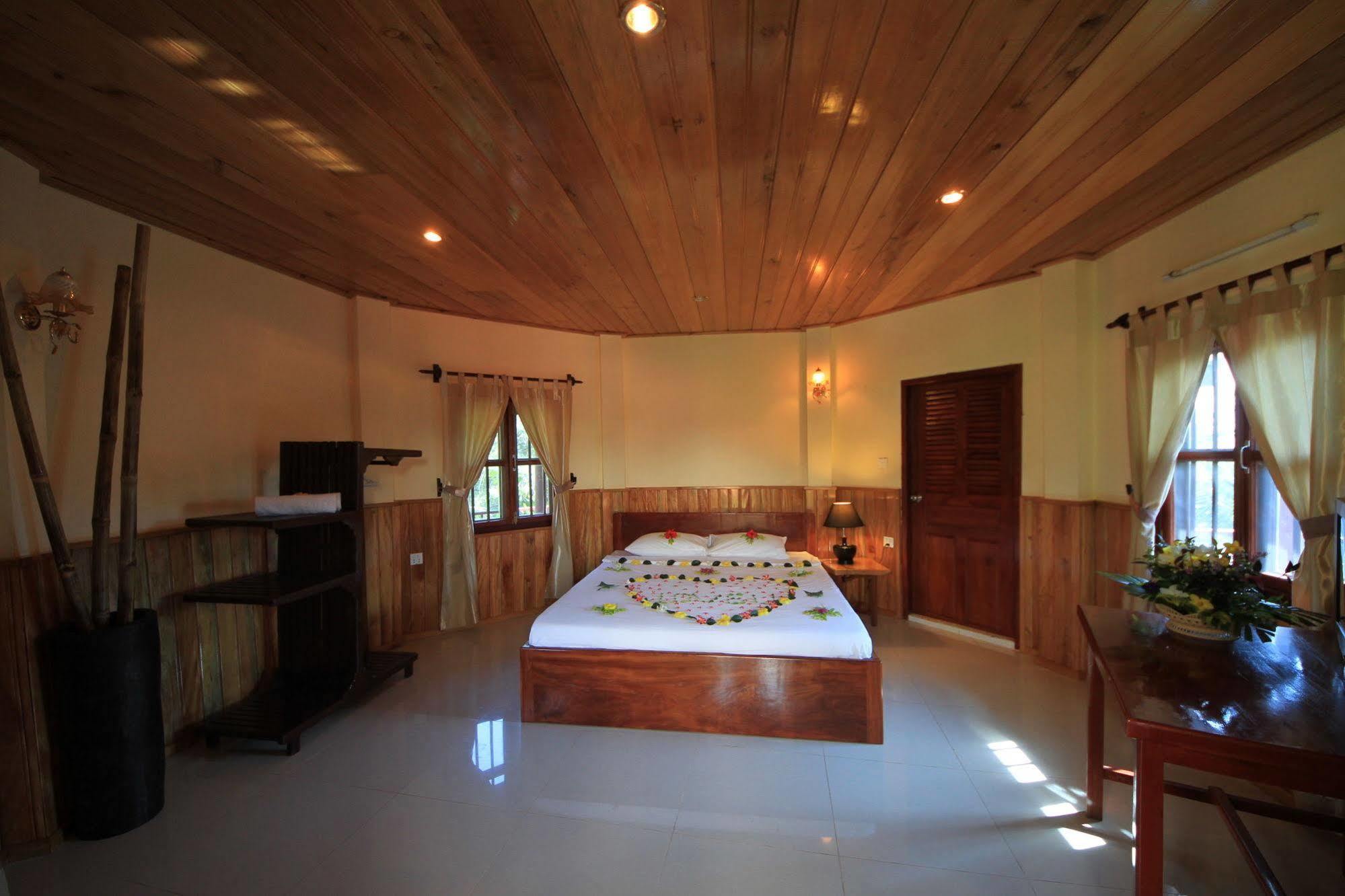 Spring Valley Resort Kep Exterior foto